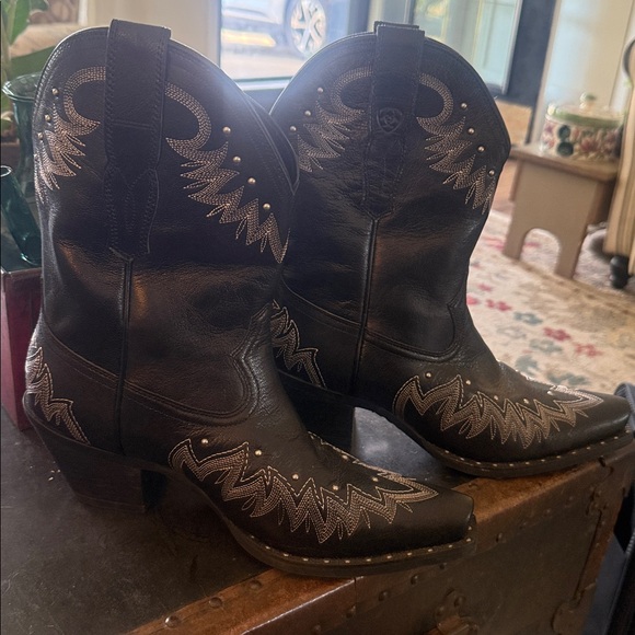 Ariat Black Leather Western Boots with Silver Embroidery - Picture 2 of 10